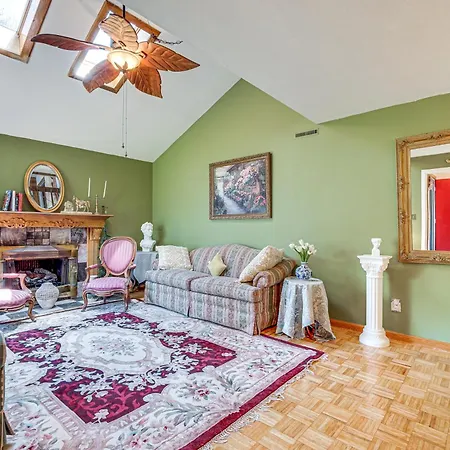 French-Inspired Townhome 9 Mi To Saratoga Springs!